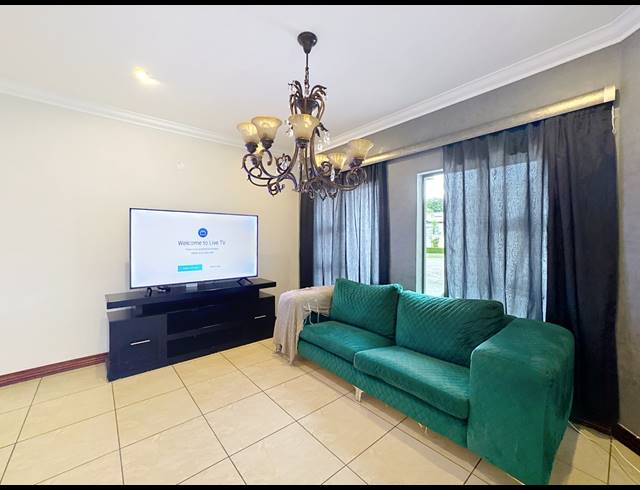 4 BEDROOM HOUSE TO LET IN LEEUWENHOF ESTATE
